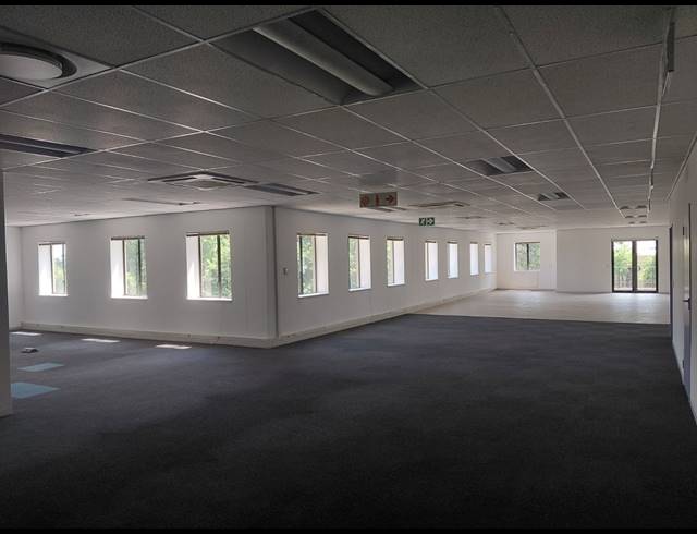 4,132M² OFFICE FOR SALE IN BRYANSTON